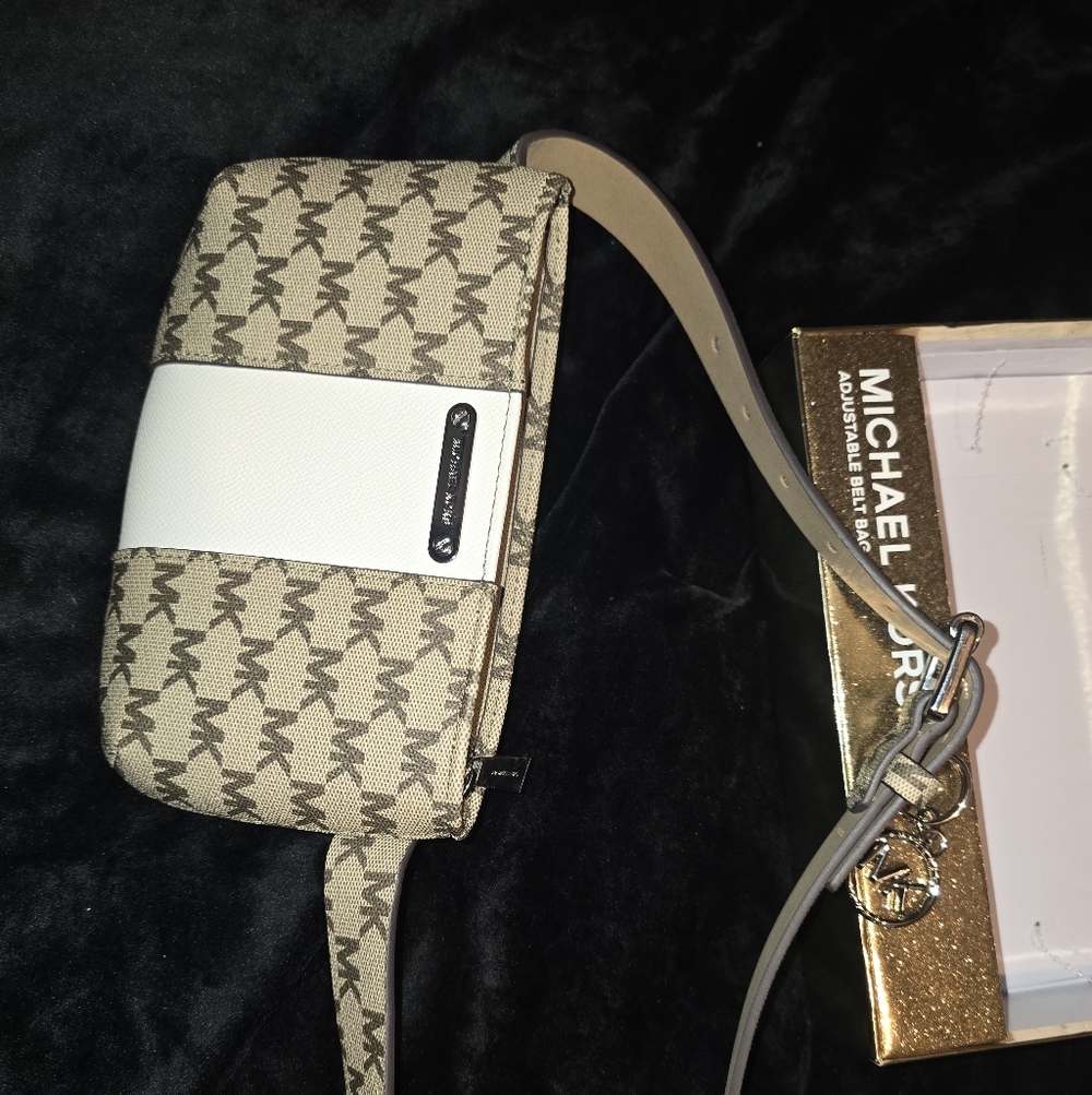 Michael Kors Belt Bag/ Fanny Pack - Picture 2 of 8